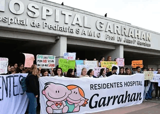 Trabajadores del Hospital Garrahan denunciaron penalmente a Javier Milei por no aplicar la Ley de Emergencia Pediátrica