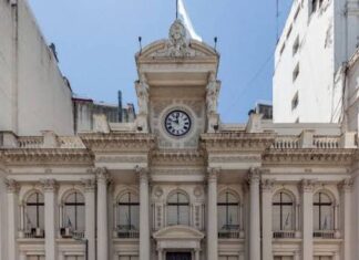 Milei defiende el ‘shutdown’ estatal y elogia a Scaloni
