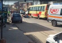 Dos niños fallecieron en choque de moto y colectivo
