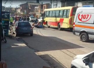 Dos niños fallecieron en choque de moto y colectivo