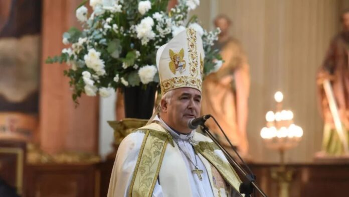 8a1bf9df81bd12b35e75fb7c Monseñor Carlos Sánchez, arzobispo de Tucumán, hablando en una entrevista.