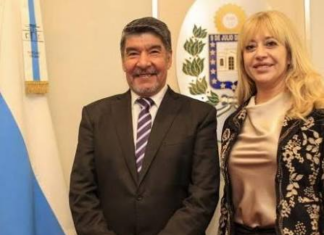 Acevedo y Chahla abrieron el Congreso de Comunicación Política Digital en Tucumán Apertura del Congreso de Comunicación Política Digital en el teatro Rosita Ávila