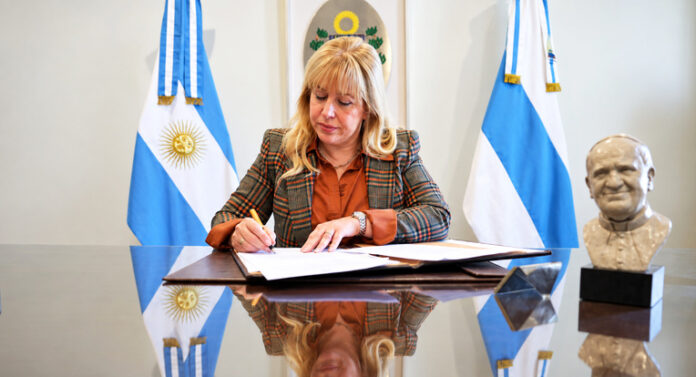 chahla-envio-al-concejo-un-proyecto-para-eliminar-59-tasas-m La intendenta Rossana Chahla firma el proyecto